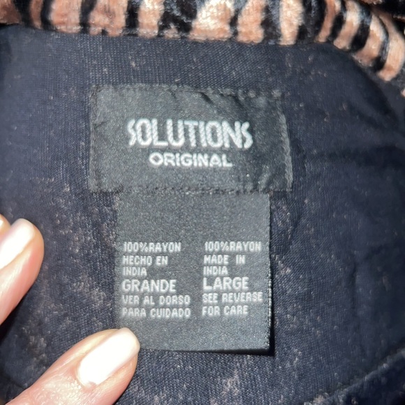 Cute Solutions Original Animal Print Velor Feel Button Down Shirt Large - Picture 4 of 5